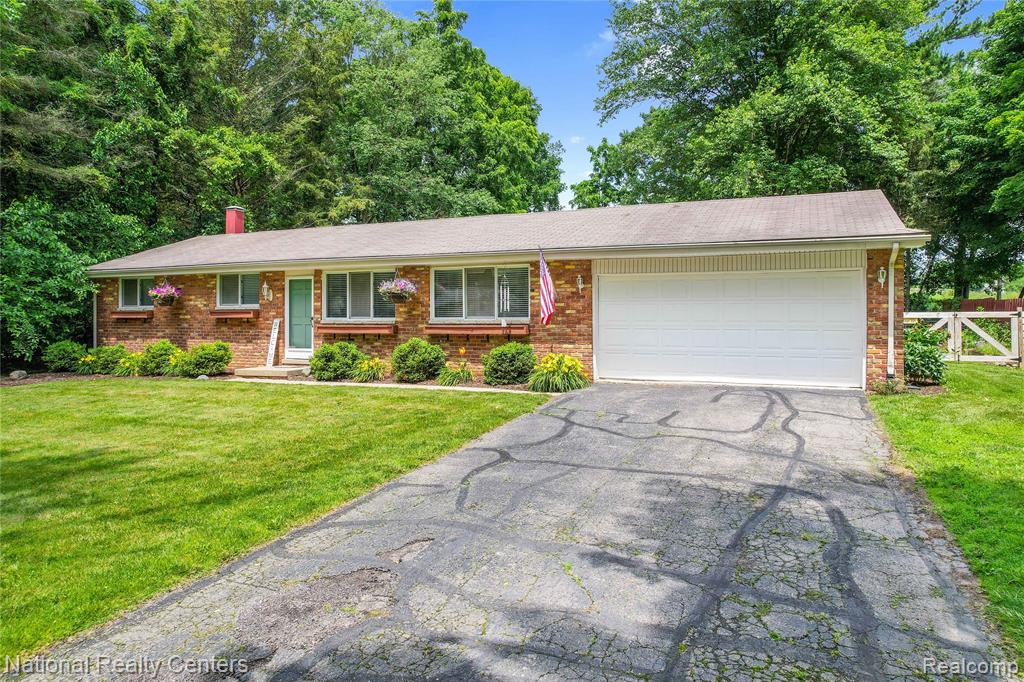 61900 Richfield Street, South Lyon, MI 48178 — Photo 2