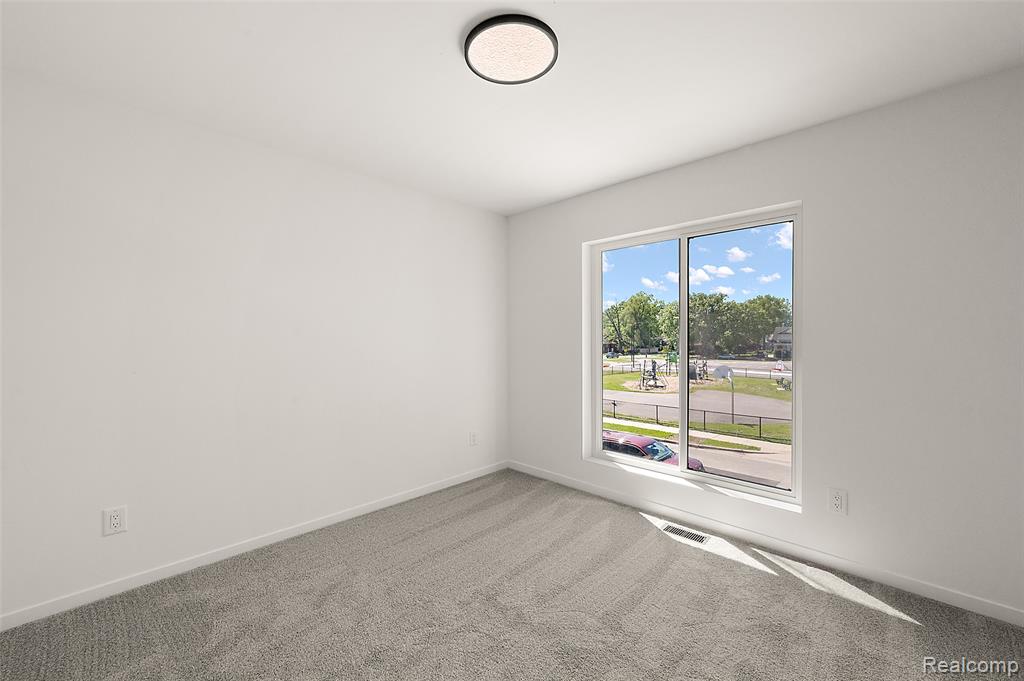 441 E Oakridge Street, Ferndale, MI 48220 — Photo 24