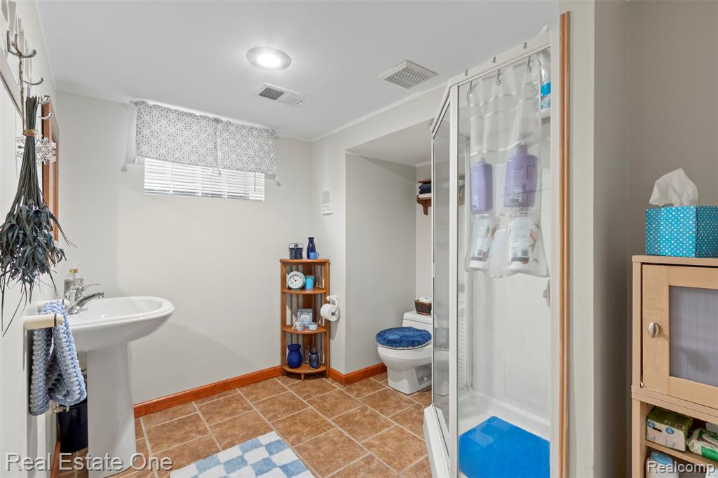 939 S HIGHLAND Street, Dearborn, MI 48124 — Photo 35