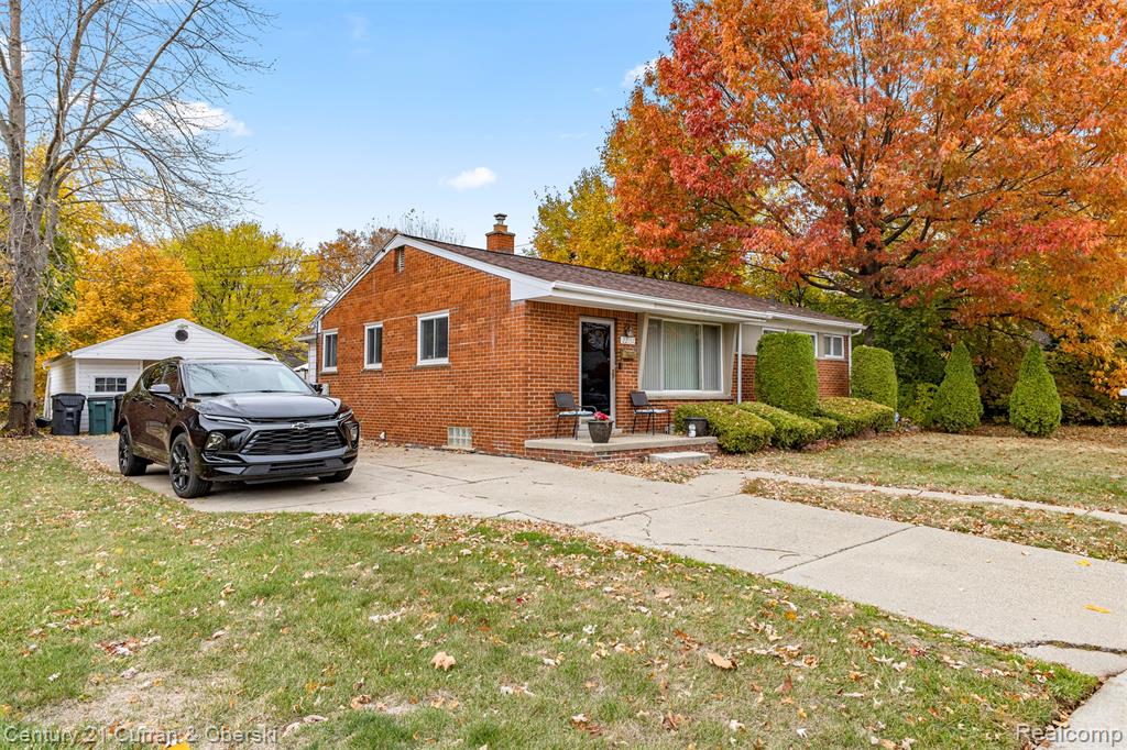 22151 Whitmore Street, Oak Park, MI 48237