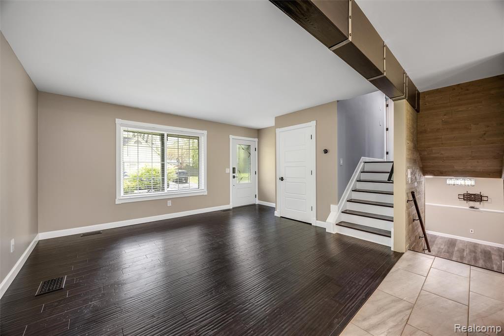 3600 Woodview Avenue, West Bloomfield, MI 48324 — Photo 8