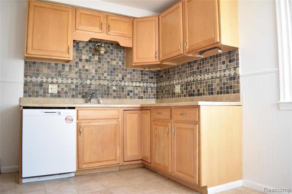 7019 Cardwell Street, Garden City, MI — Photo 9