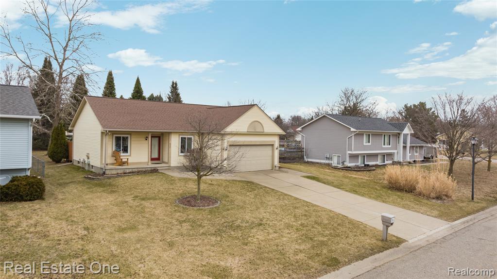 6335 Stonehearth Pass, Grand Blanc, MI 48439 — Photo 4