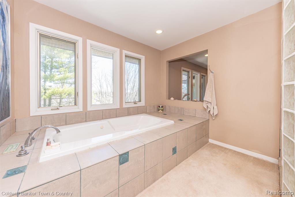 9945 ROLLING GREENS Drive, Pinckney, MI 48169 — Photo 43