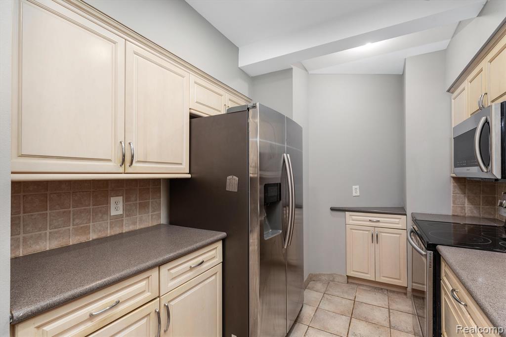 43000 12 OAKS CRESCENT Drive, 3022, Novi, MI 48377 — Photo 11
