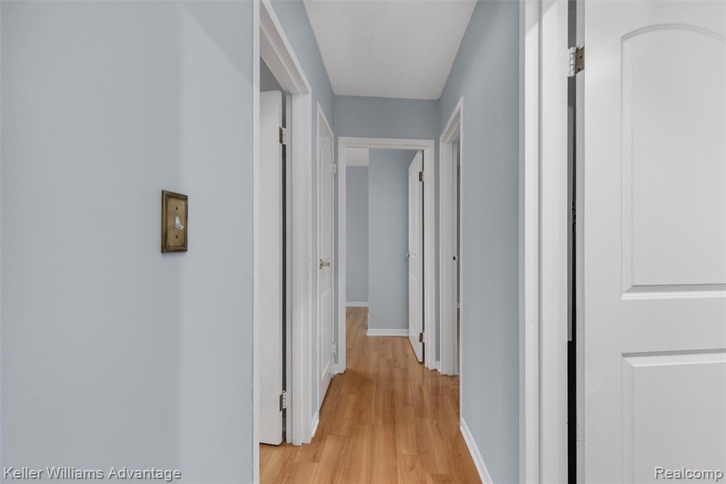 6927 Apache Trail, Westland, MI — Photo 10