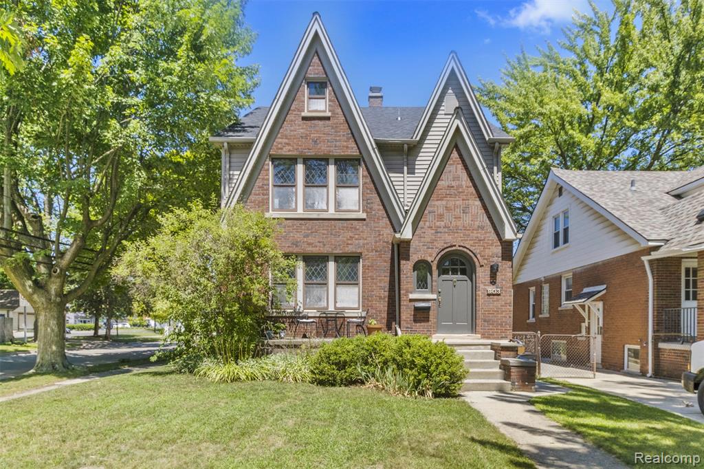903 E 2nd Street, Royal Oak, MI 48067