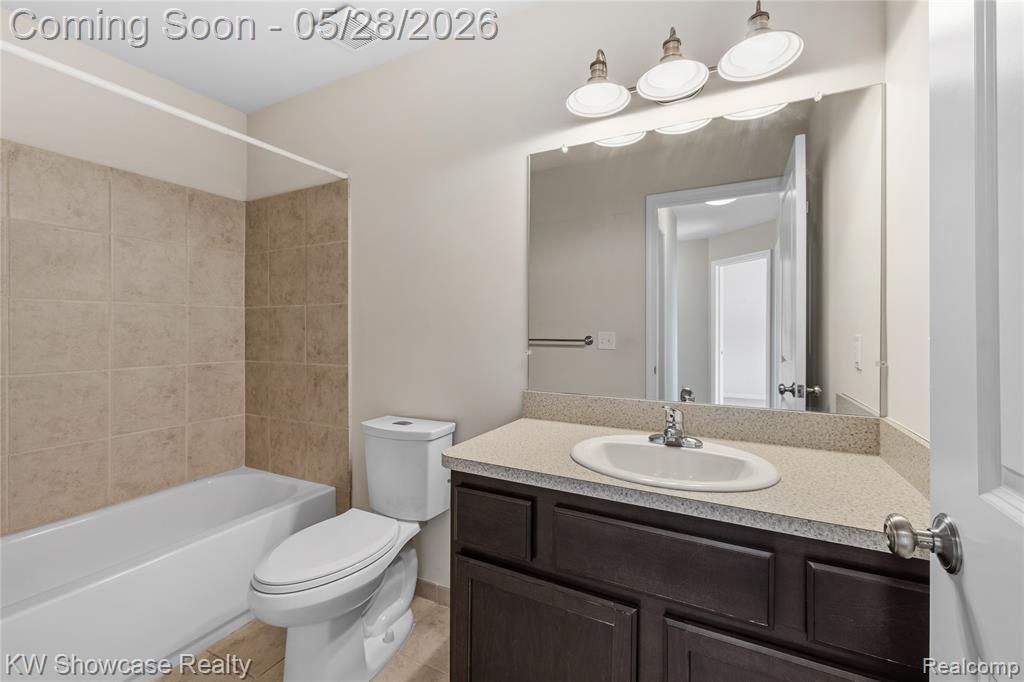 24871 Valleywood Drive, 47, South Lyon, MI 48178 — Photo 23