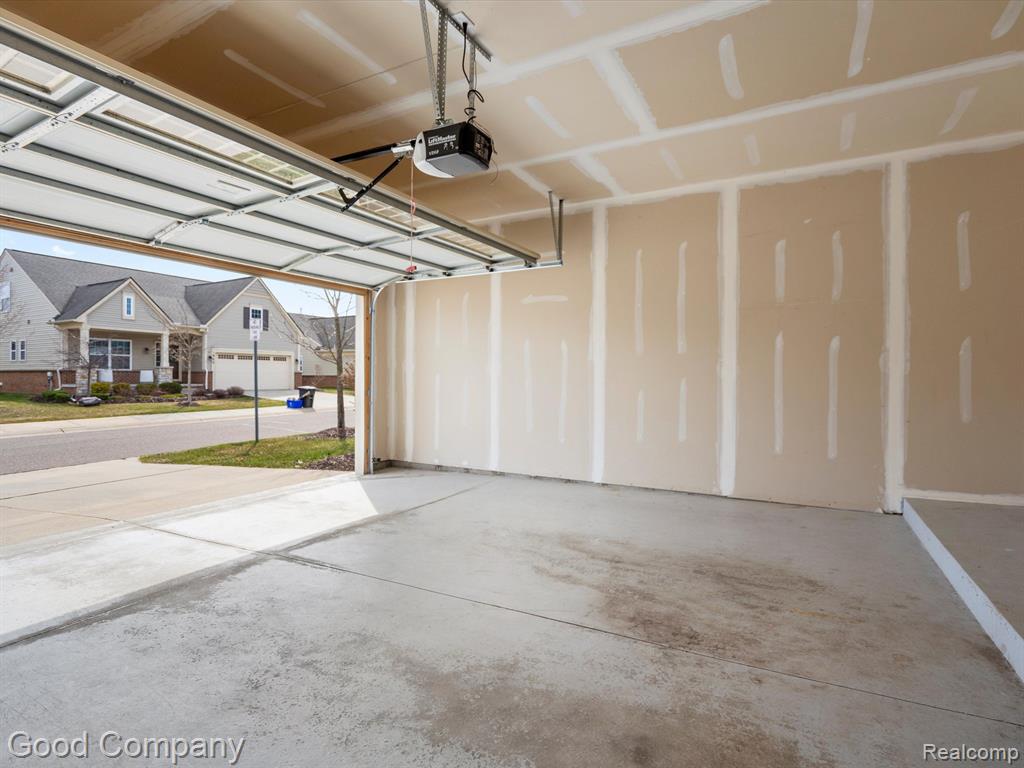 1051 PADDOCK Lane, South Lyon, MI 48178 — Photo 26