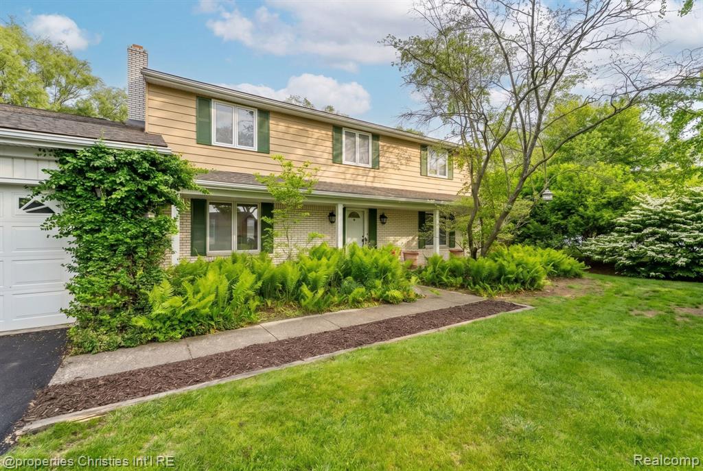 2825 Sylvan Shores Drive, Waterford, MI 48328 — Photo 2