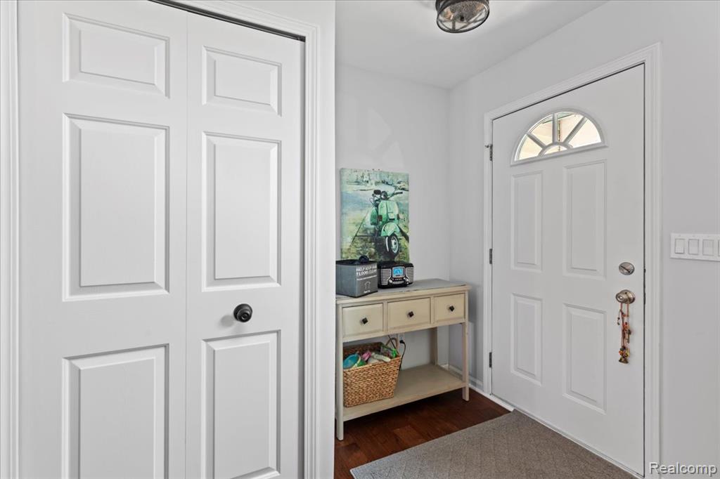9327 Huron Park Drive, Brighton, MI 48116 — Photo 6
