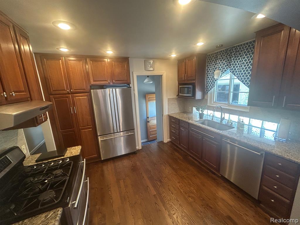 881 Lincoln Road, Grosse Pointe, MI 48230 — Photo 11