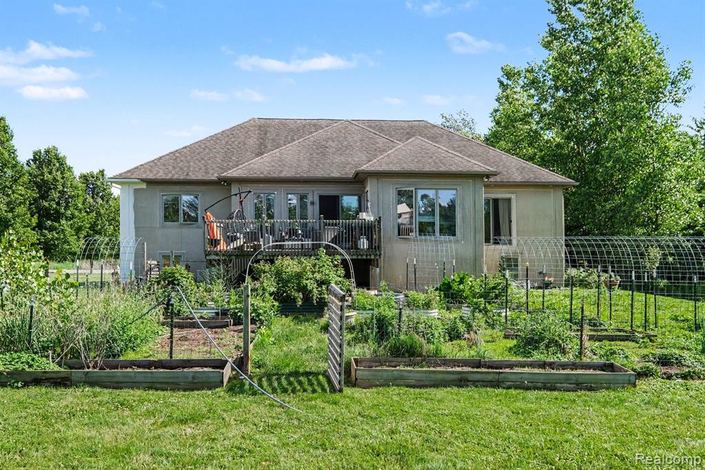 4251 E Maple Avenue, Grand Blanc, MI 48439 — Photo 31