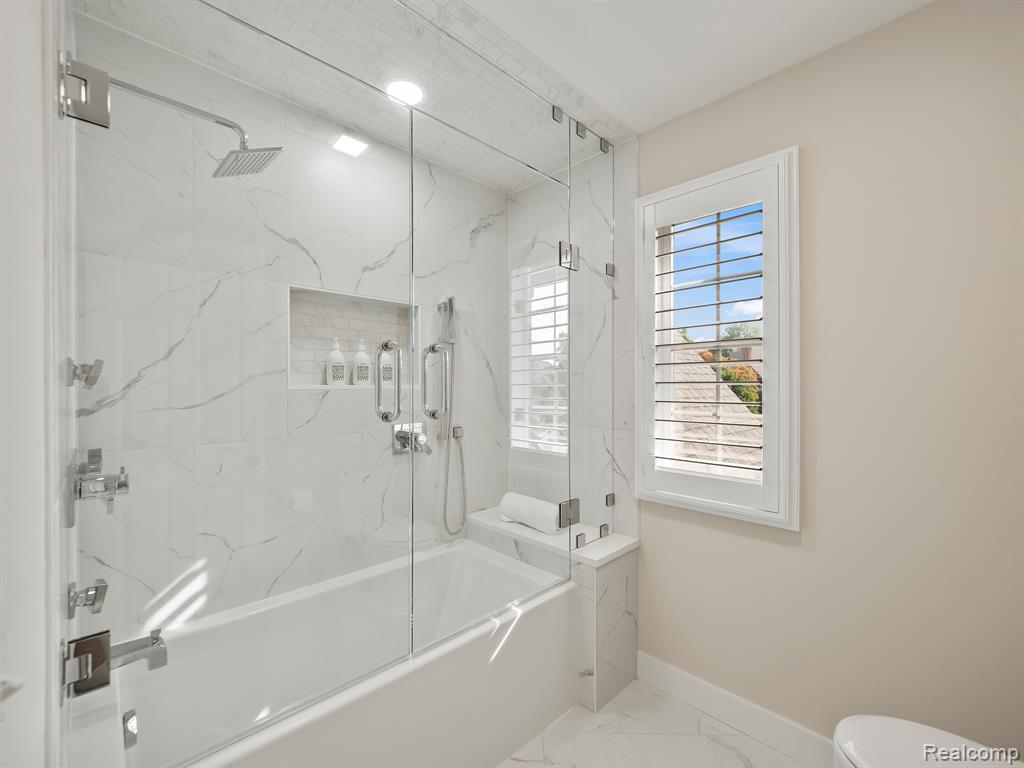 203 Port Side Drive, Lake Orion, MI 48362 — Photo 13