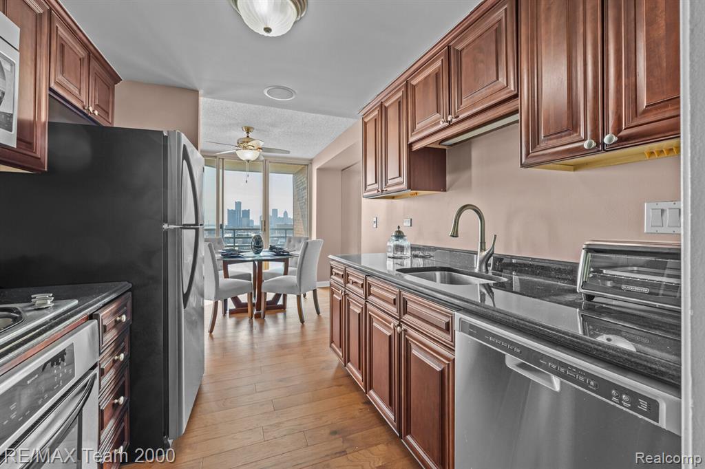 3320 Spinnaker Lane, 15F, Detroit, MI 48207 — Photo 10