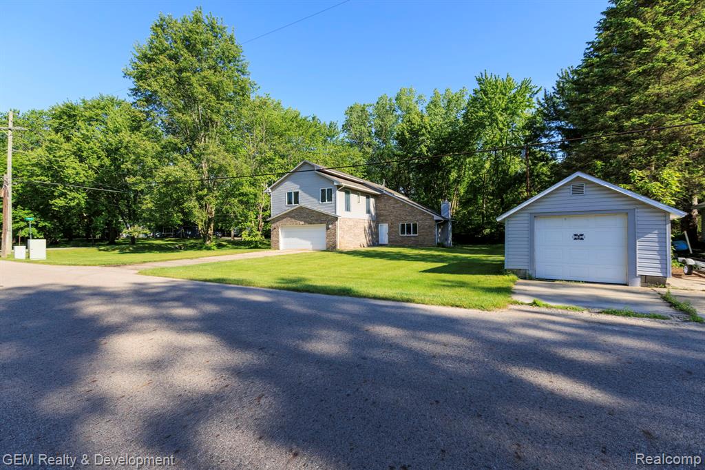 1111 Sarah Road, Pinckney, MI 48169 — Photo 35