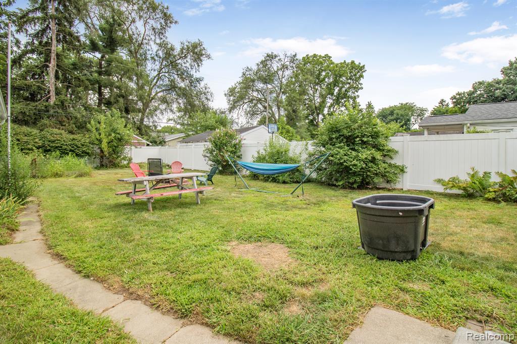 230 EMERSON Avenue, Ypsilanti, MI 48198 — Photo 13