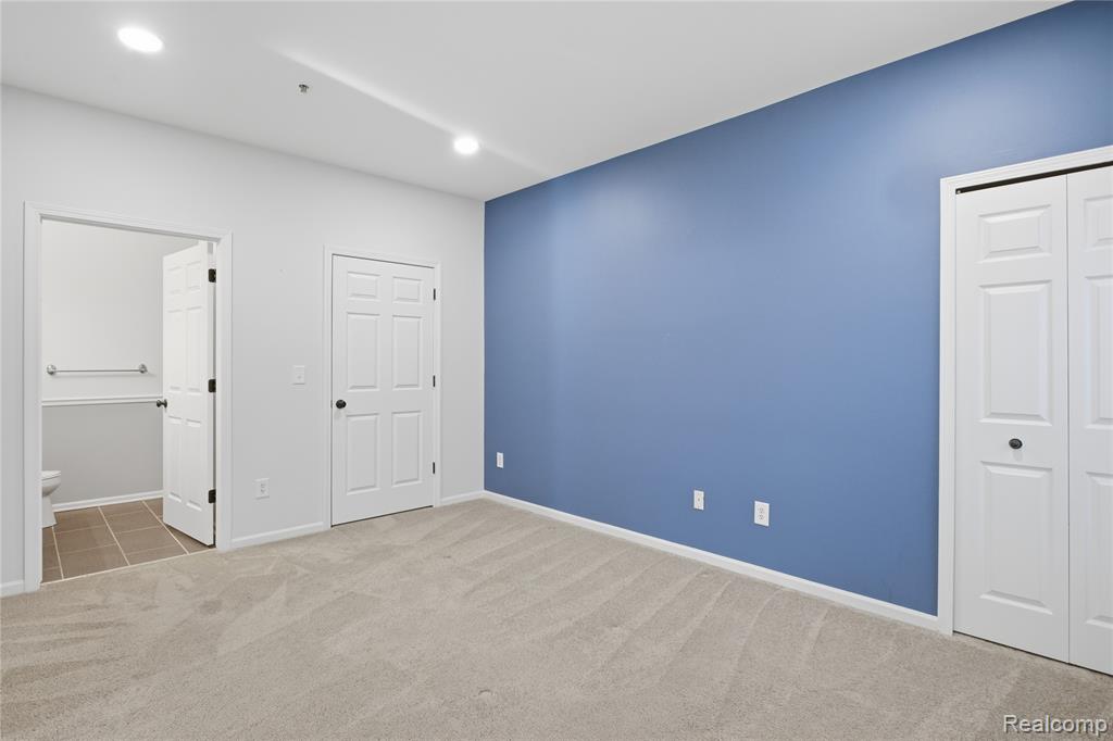 526 Red Oak Court, Walled Lake, MI 48390 — Photo 23