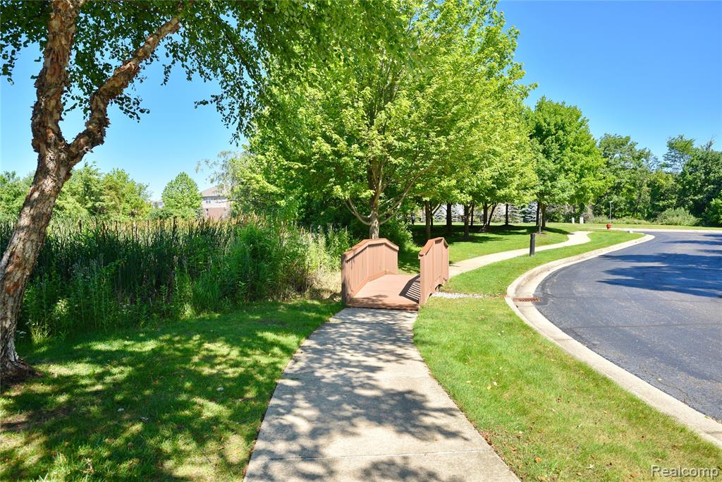44458 Gwinnett Loop, Novi, MI — Photo 35