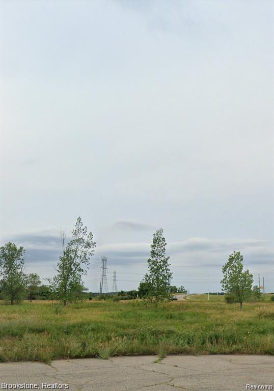 909 Nordic Drive, White Lake, MI 48383