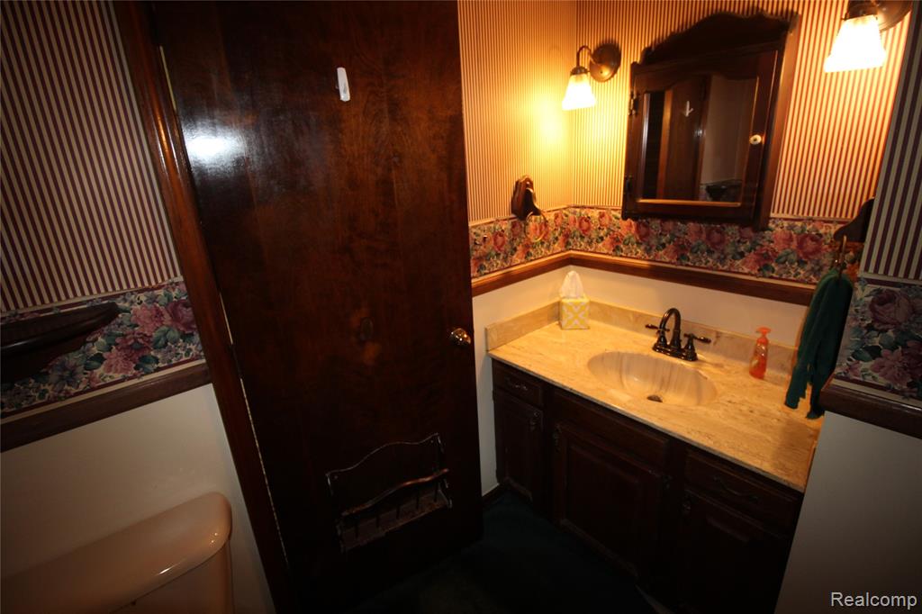 124 E Lafayette Street, Milford, MI 48381 — Photo 15