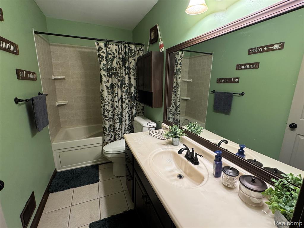 577 Norvell Beach Drive, Brooklyn, MI 49230 — Photo 21