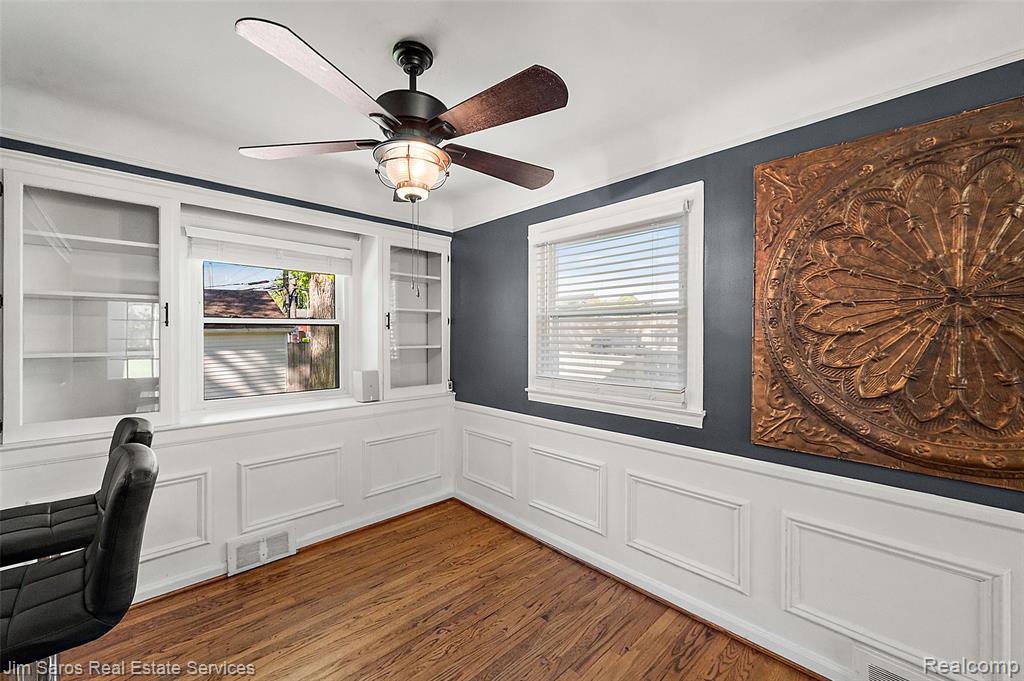 2371 Allard Avenue, Grosse Pointe Woods, MI 48236 — Photo 11