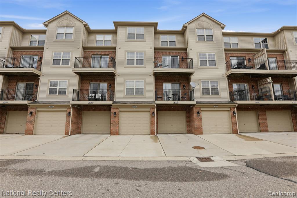 39647 Springwater Drive, Northville, MI 48168 — Photo 25