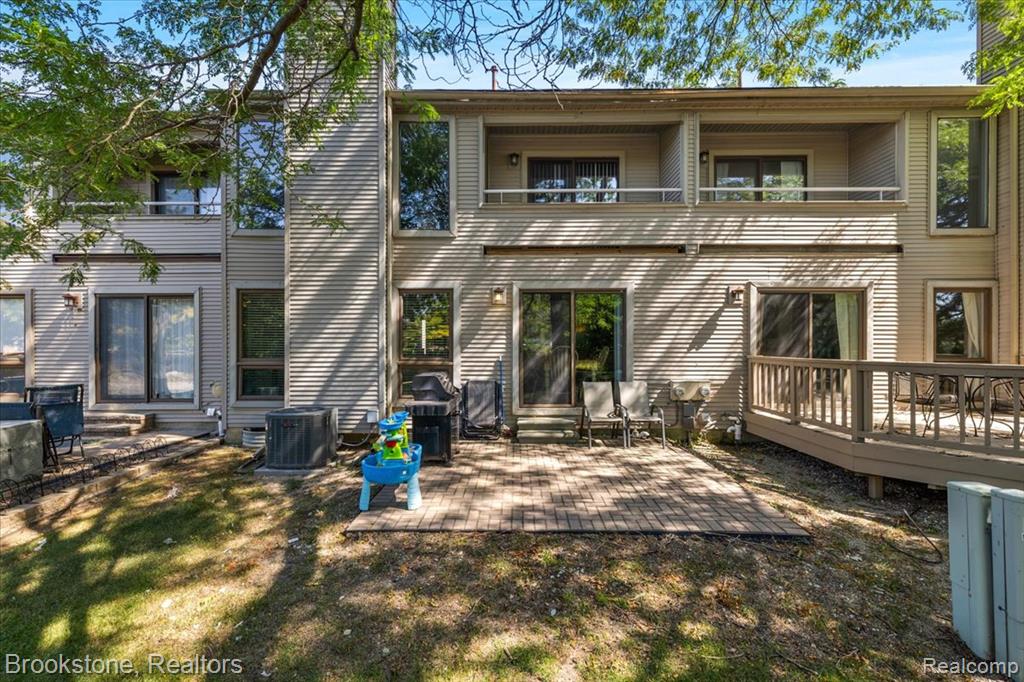 525 Oxford Court, Rochester Hills, MI 48307 — Photo 7