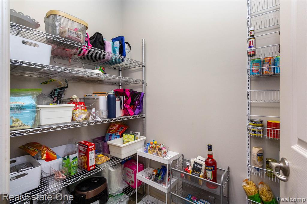 6536 Chatham Circle, Rochester Hills, MI 48306 — Photo 17