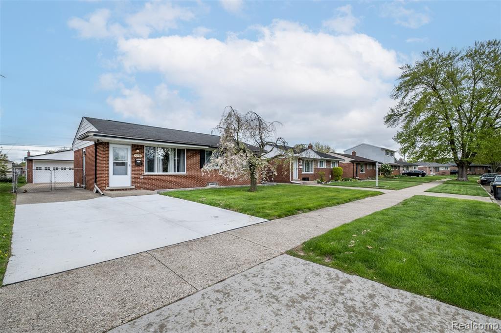 30534 Spybrook Street, Roseville, MI 48066 — Photo 4