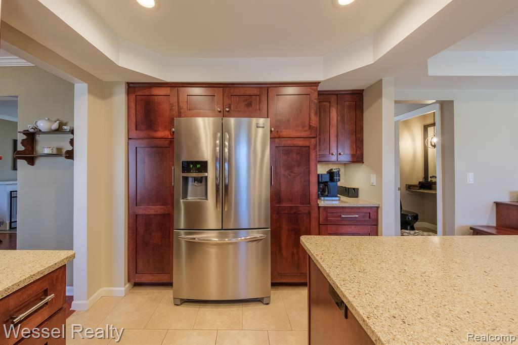 47829 BEN FRANKLIN Drive, Shelby Twp, MI 48315 — Photo 8