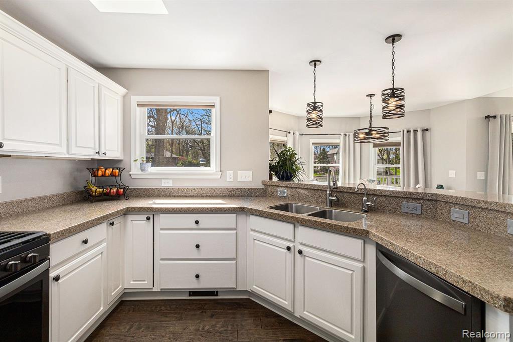 9080 MOONLIGHT BAY, Pinckney, MI 48169 — Photo 25