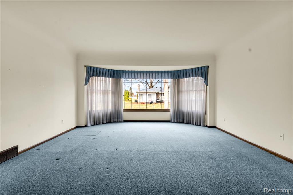19010 Lacrosse Avenue, Lathrup Village, MI 48076 — Photo 15