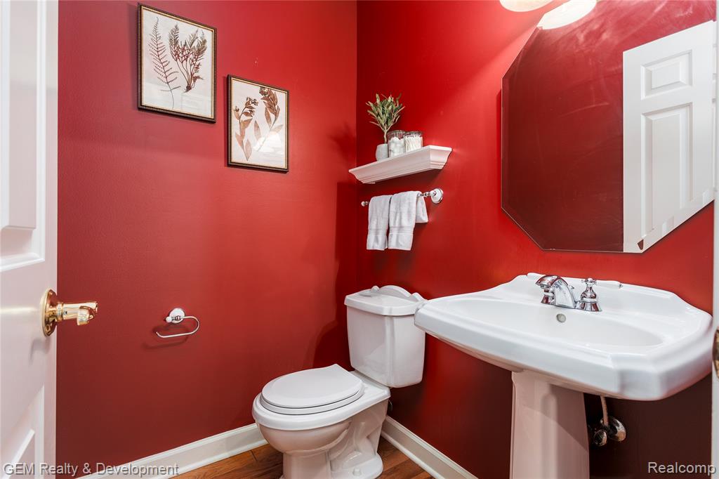 9054 Green Hickory Lane, Fenton, MI 48430 — Photo 18