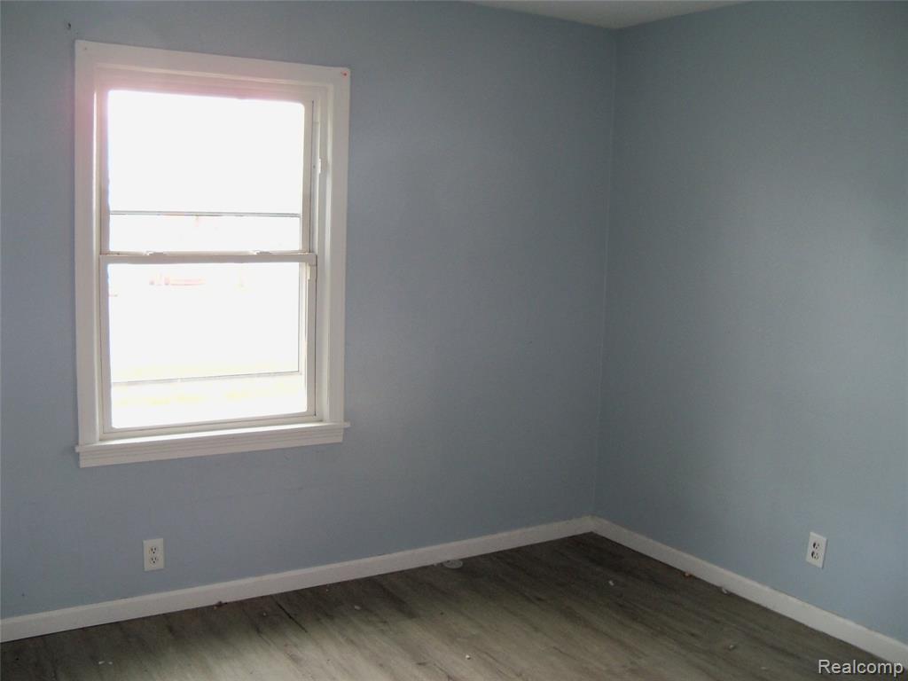 413 E Hemphill Road, Flint, MI 48507 — Photo 11