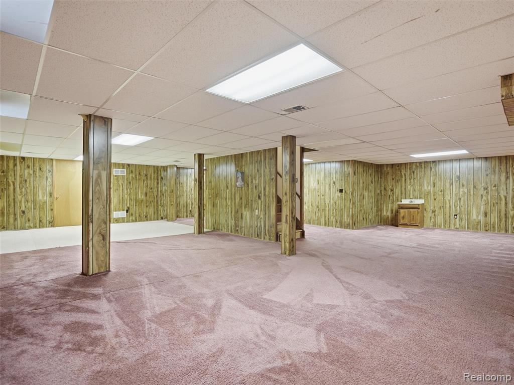 5800 Naneva Court, West Bloomfield, MI — Photo 38