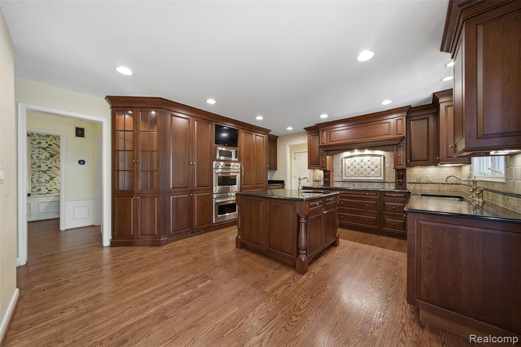 1019 N Cranbrook Road, Bloomfield, MI 48301 — Photo 9