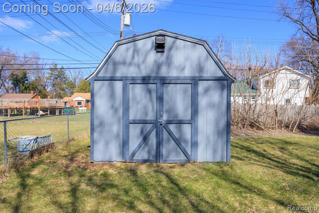 8283 Russell Street, Shelby Twp, MI 48317 — Photo 32