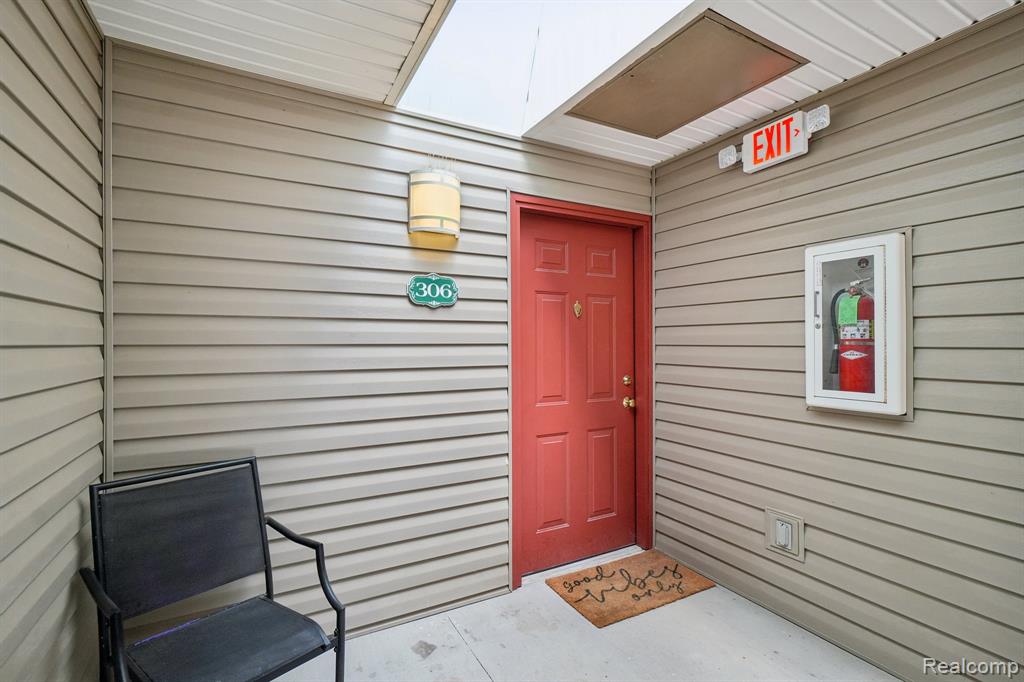 15240 Silver Parkway, APT 306, Fenton, MI 48430 — Photo 3