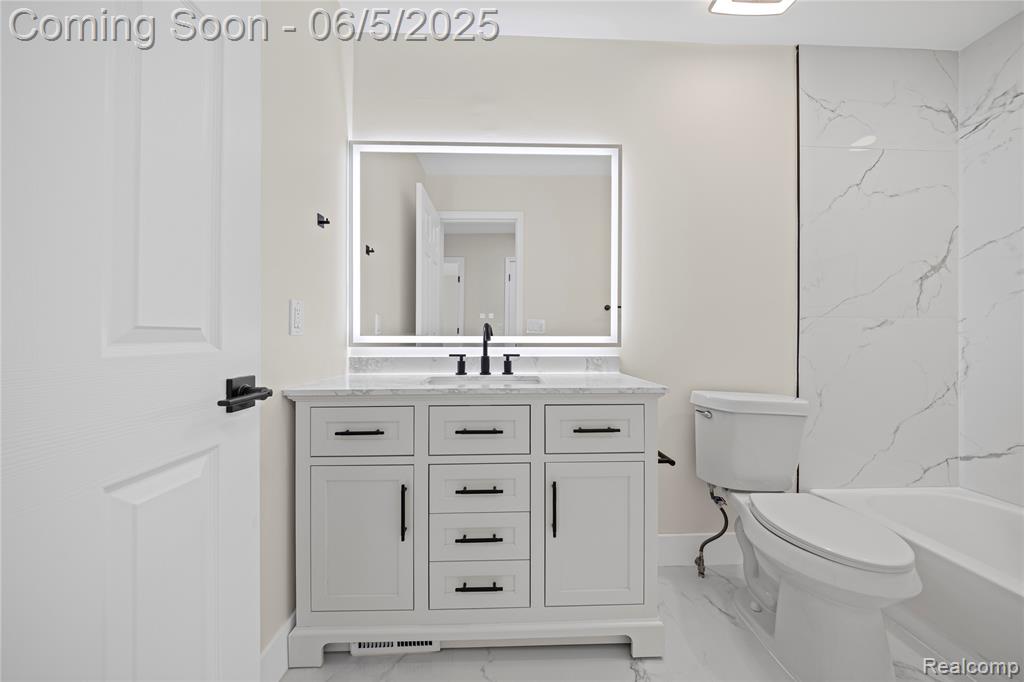 4610 Woodbine Circle, West Bloomfield, MI 48323 — Photo 25