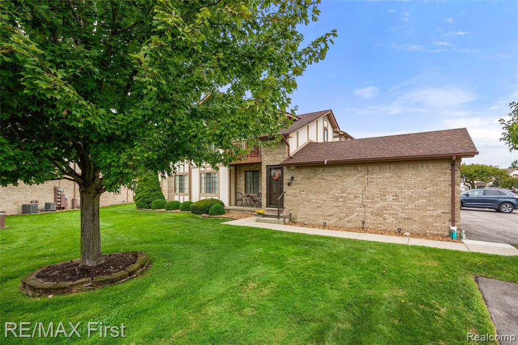 915 Country Club Drive, 32, Saint Clair Shores, MI 48082 — Photo 4