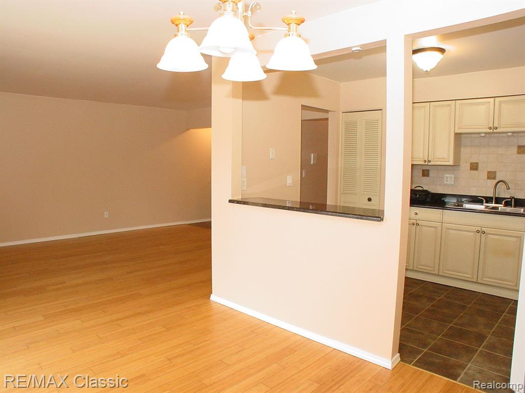 7572 WOODVIEW ST, 1, Westland, MI — Photo 13