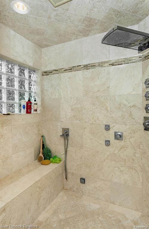 5681 SHORE Drive, Orchard Lake Village, MI 48324 — Photo 35