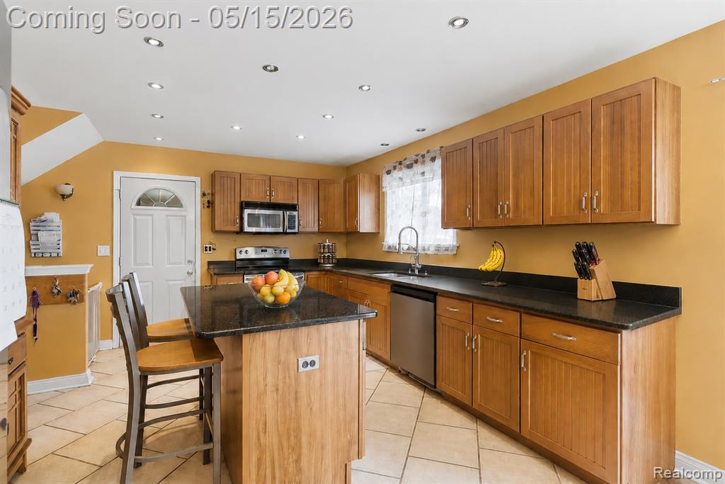 2916 Keeley Court, Waterford, MI 48328 — Photo 11