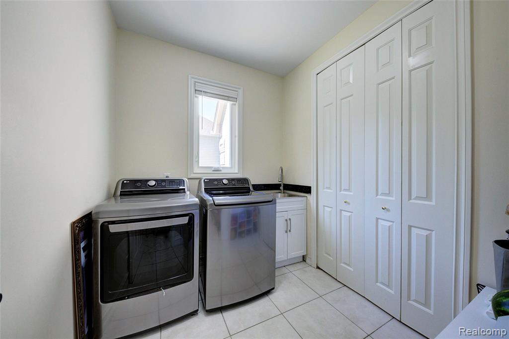 4935 Maceri Circle, Sterling Heights, MI 48314 — Photo 32