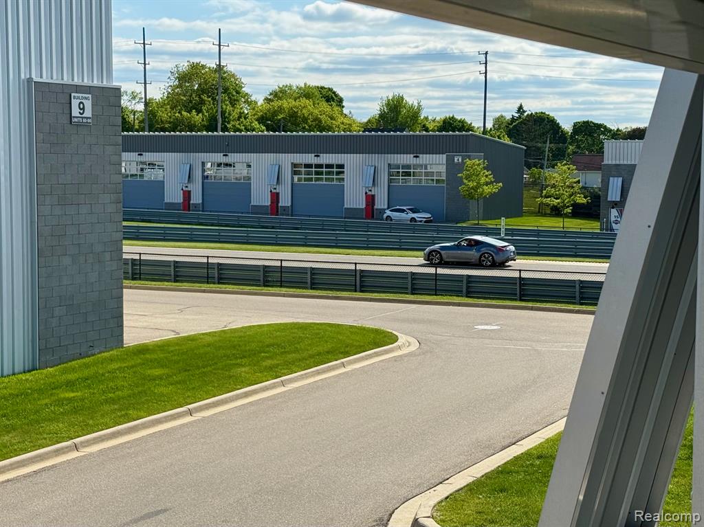 50 PIT Lane, Pontiac, MI 48341 — Photo 19