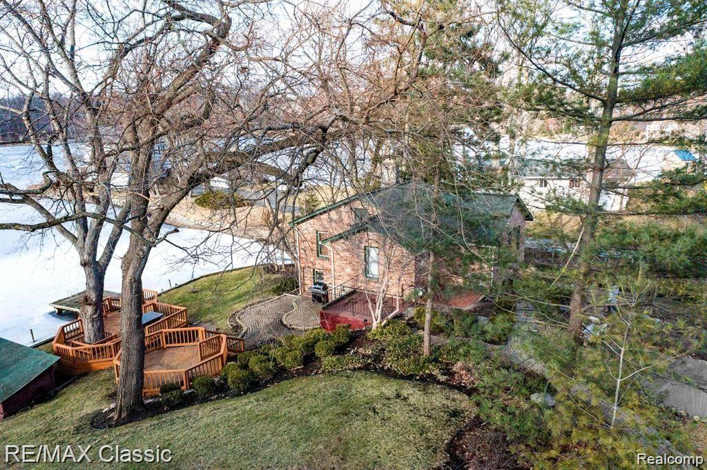 260 Oak Island Drive, Wolverine Lake, MI 48390 — Photo 6