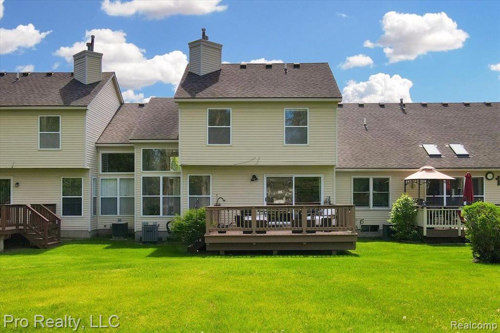863 CALPERNIA, Wixom, MI 48393 — Photo 33