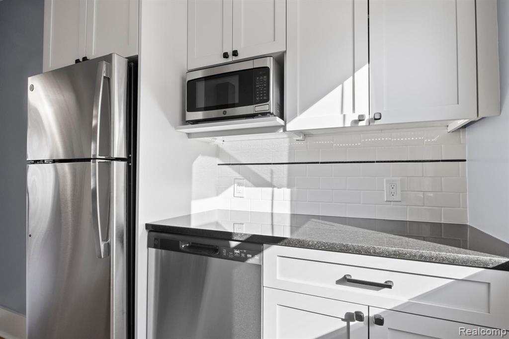 902 E 2ND Street, Royal Oak, MI 48067 — Photo 14